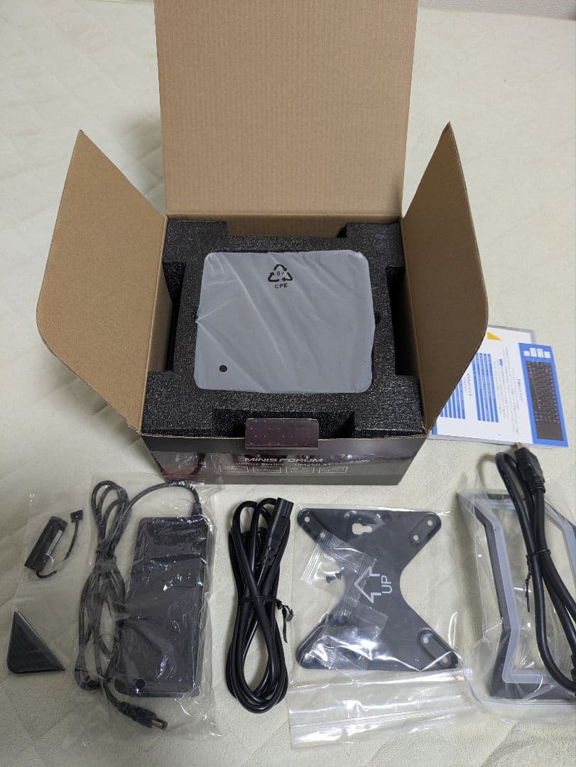 minis forum UM560 XT ミニPC