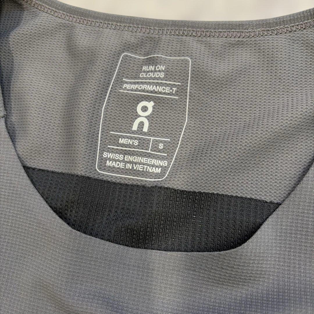 ON Running DRYTEC 半袖トップス グレー/ブラック