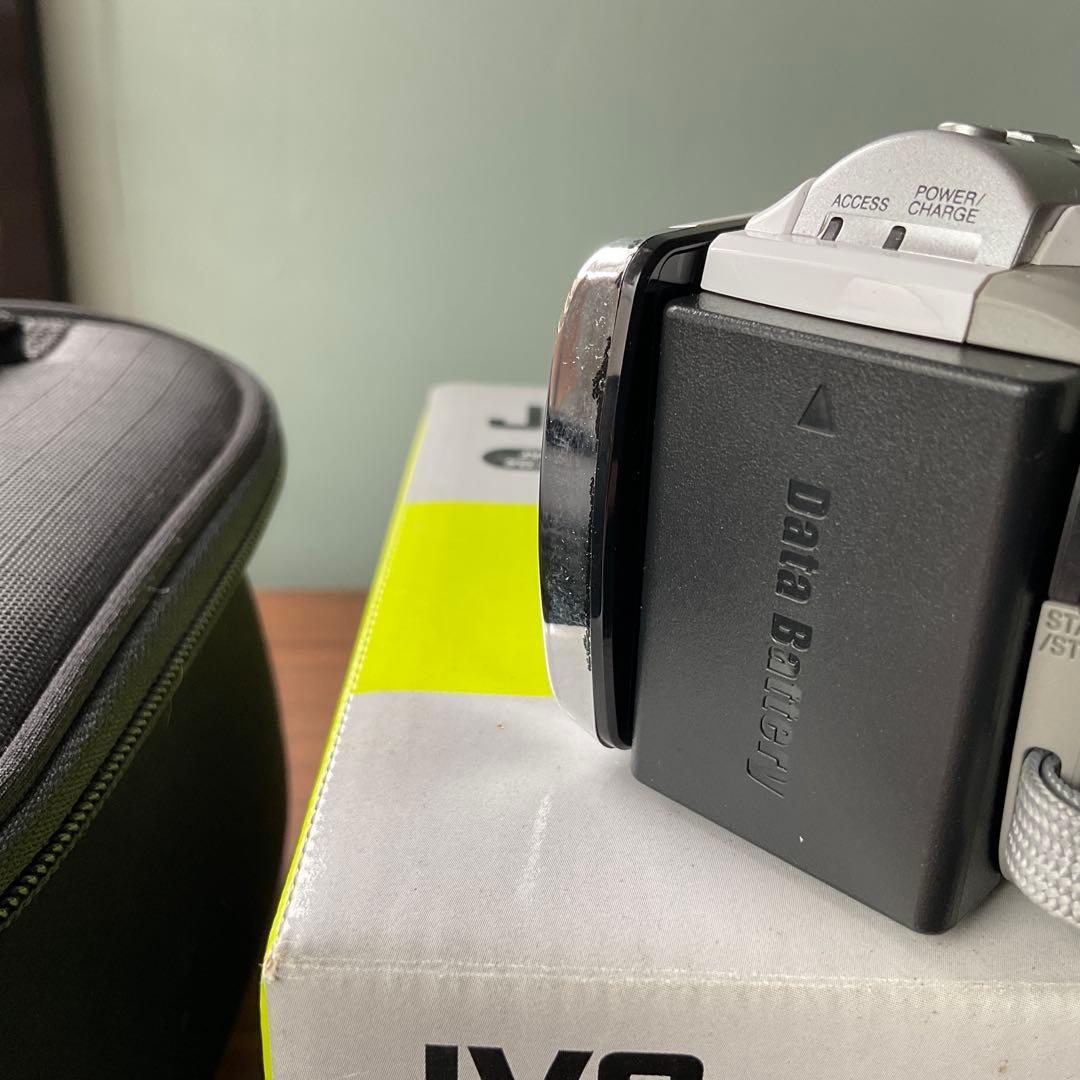 JVC GZ-E750-W ビデオカメラ 本体