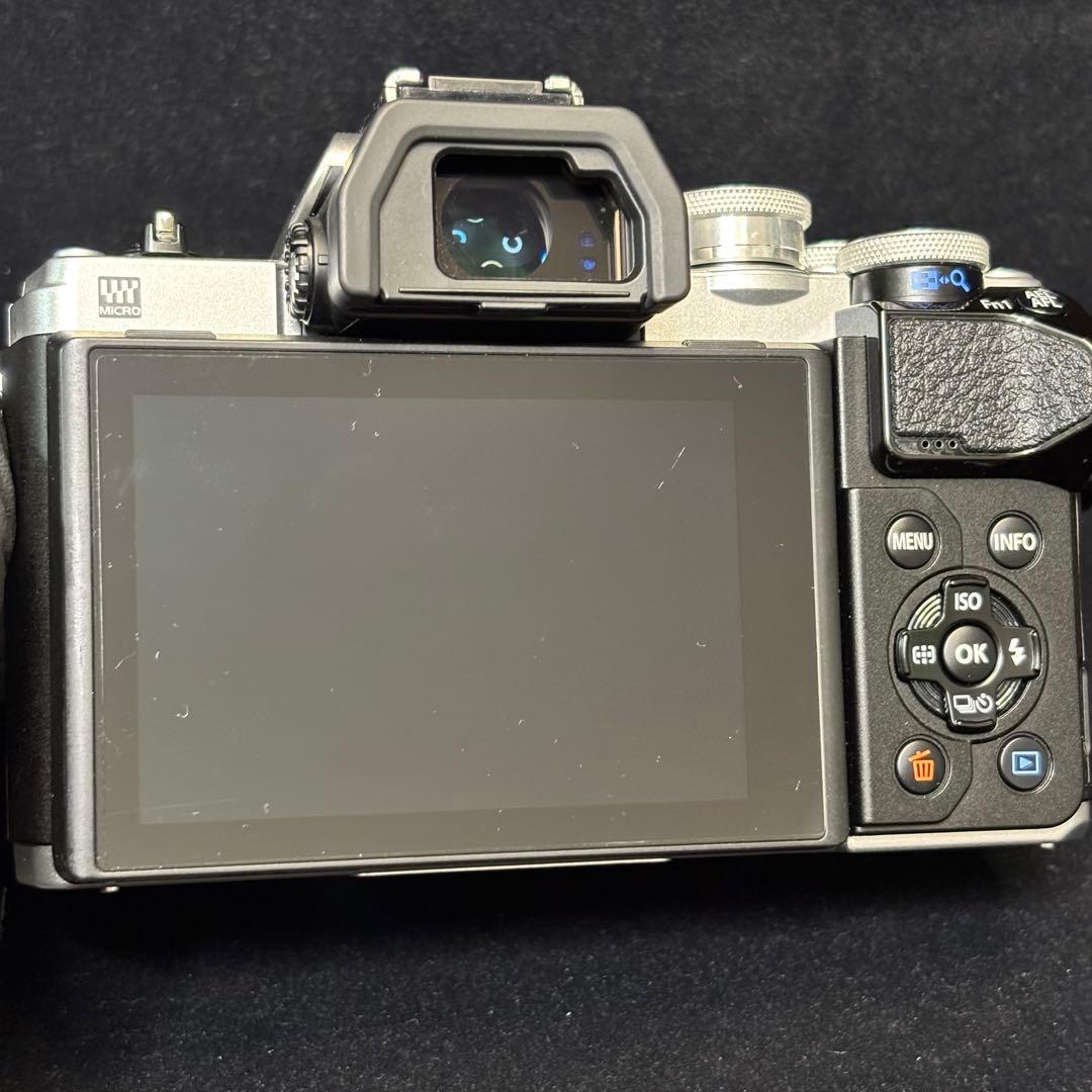 オリンパスOM-D E-M10 MarkⅢ ダブルズーム シャッター回数2140