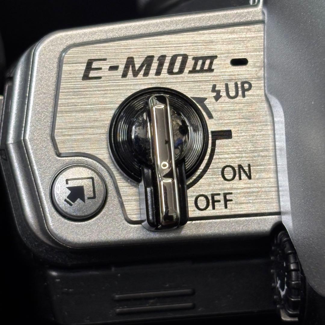 オリンパスOM-D E-M10 MarkⅢ ダブルズーム シャッター回数2140