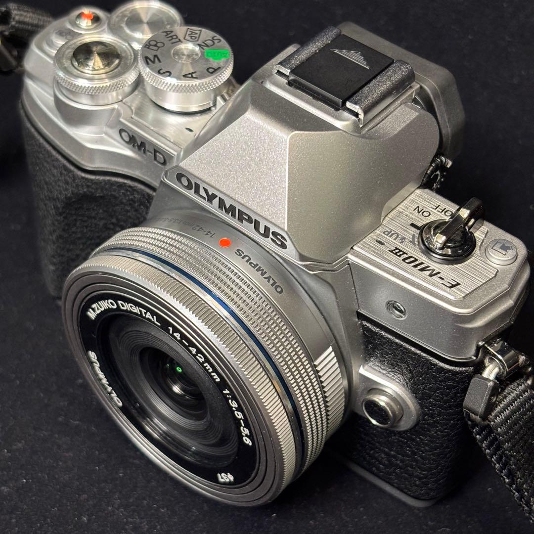 オリンパスOM-D E-M10 MarkⅢ ダブルズーム シャッター回数2140