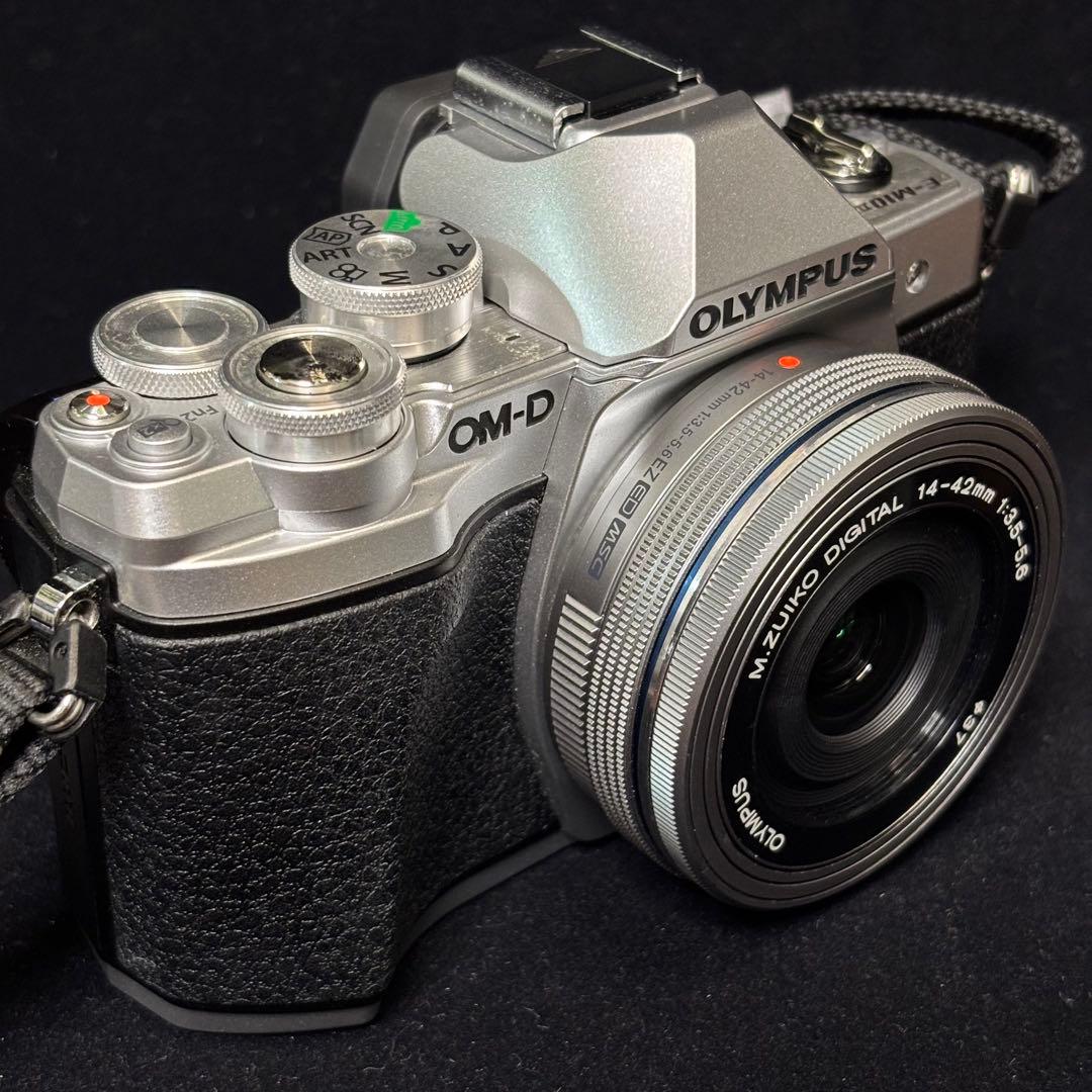 オリンパスOM-D E-M10 MarkⅢ ダブルズーム シャッター回数2140