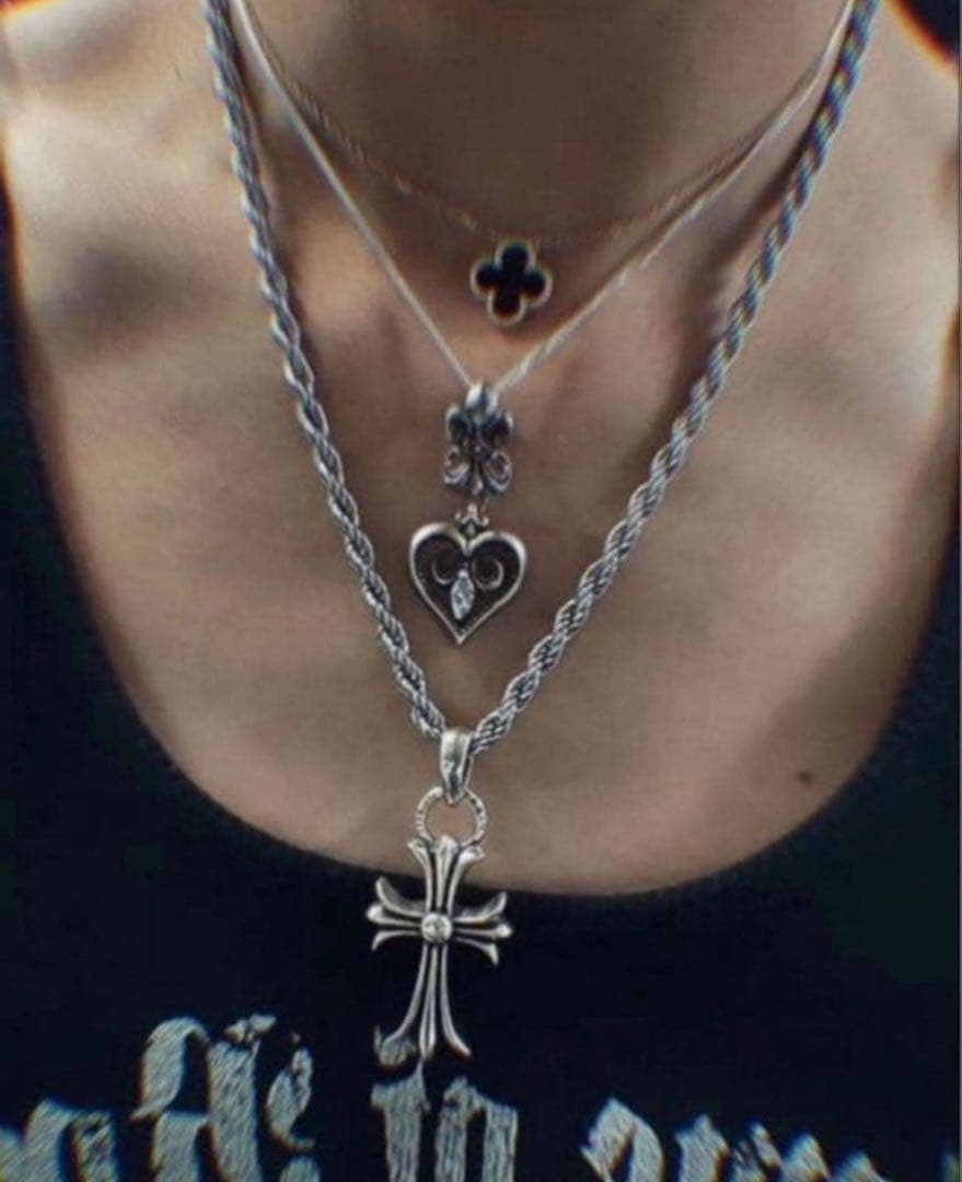 V*S様 シルバー925 フルール・ド・リス　ハート型ネックレス たくむ着用