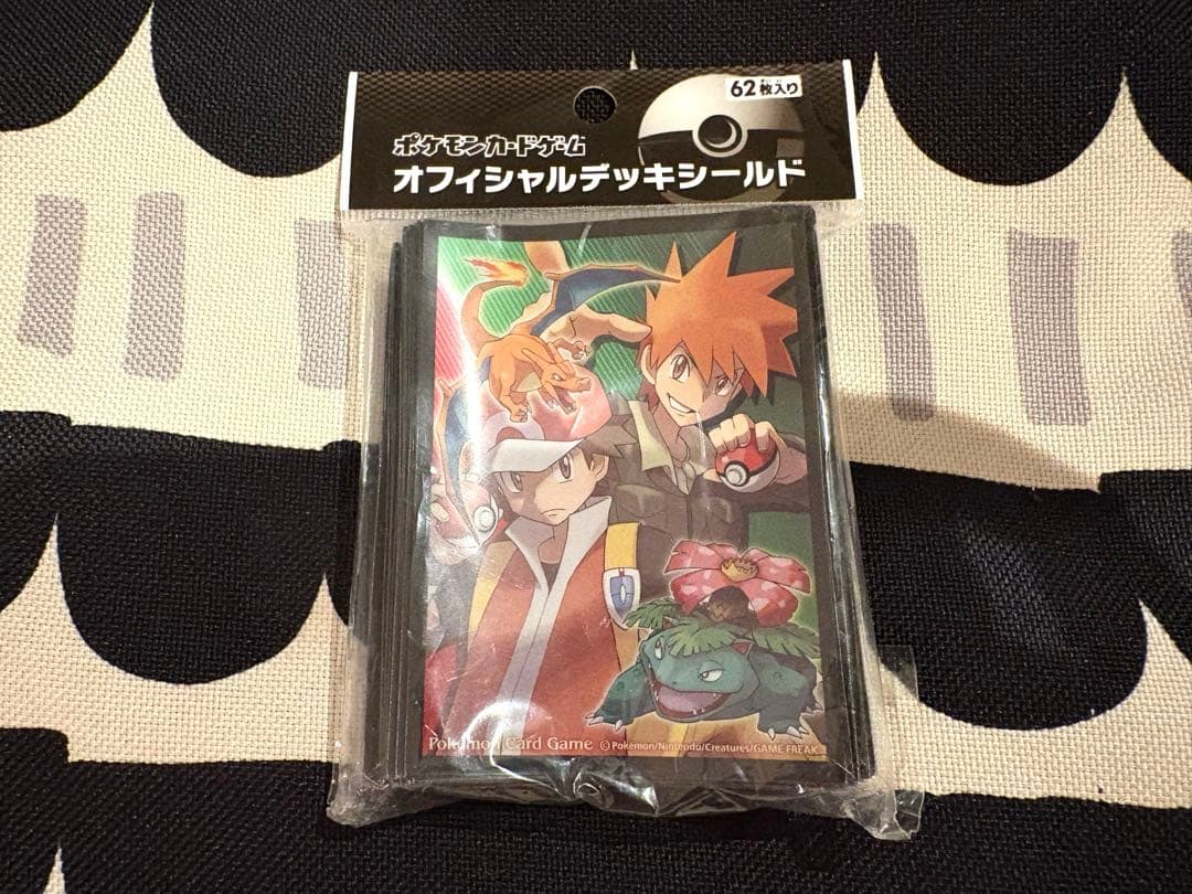 未開封 レッドグリーン　デッキシールド　スリーブ