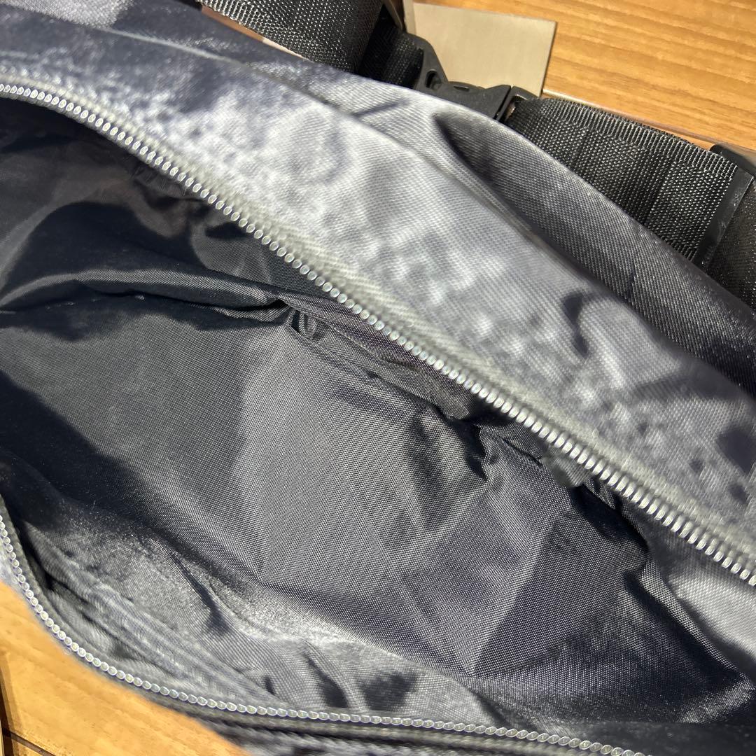 オニツカタイガー メッセンジャーバッグ 刺繍トラ Onitsuka Tiger