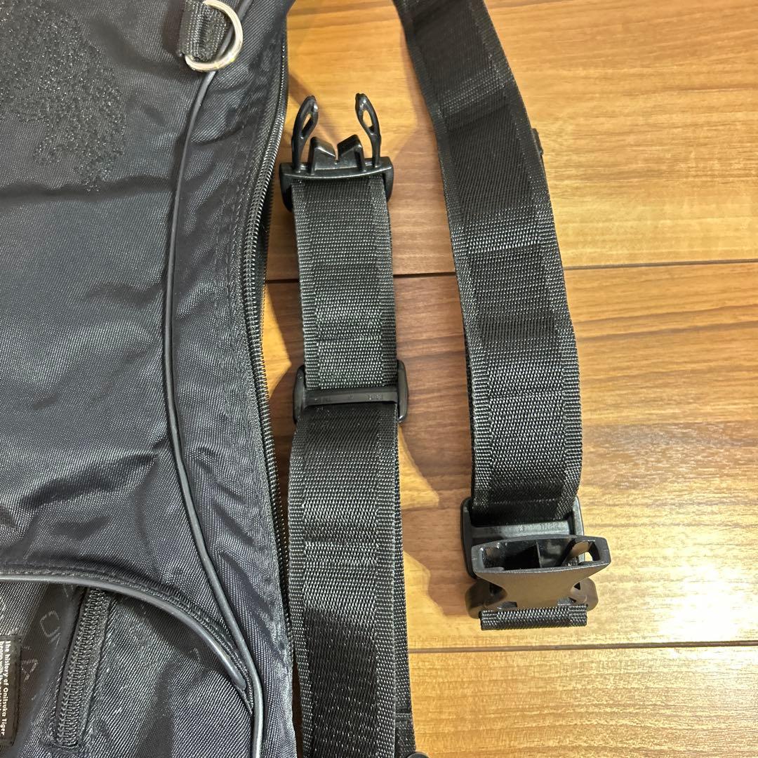 オニツカタイガー メッセンジャーバッグ 刺繍トラ Onitsuka Tiger