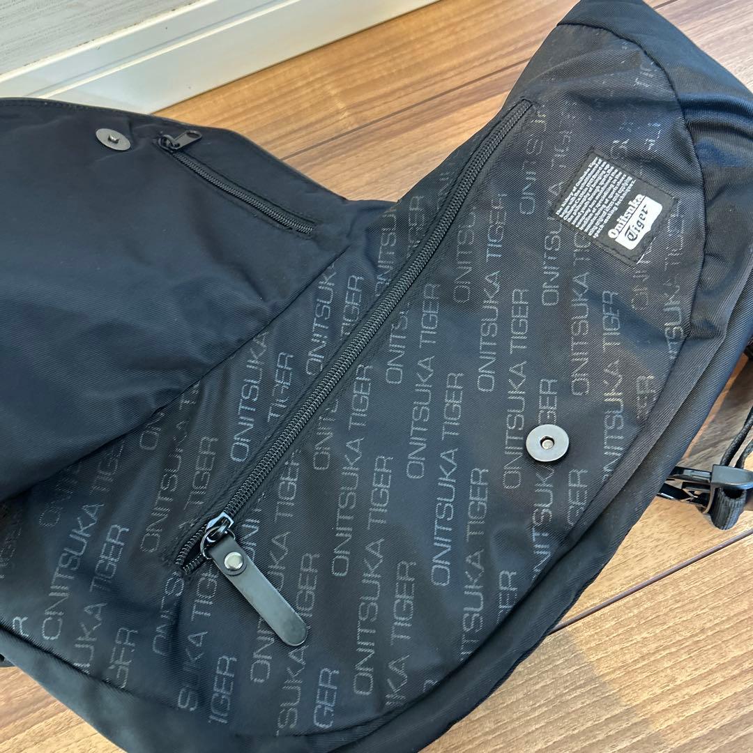 オニツカタイガー メッセンジャーバッグ 刺繍トラ Onitsuka Tiger