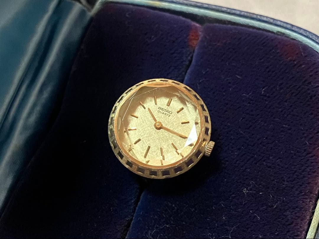 綺麗な稼働品❗️SEIKO QUARTZ/セイコーカットガラスリングウォッチ