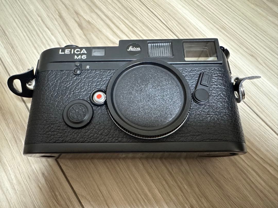 【美品】Leica M6 黒バッジ換装済 (赤バッジ付)