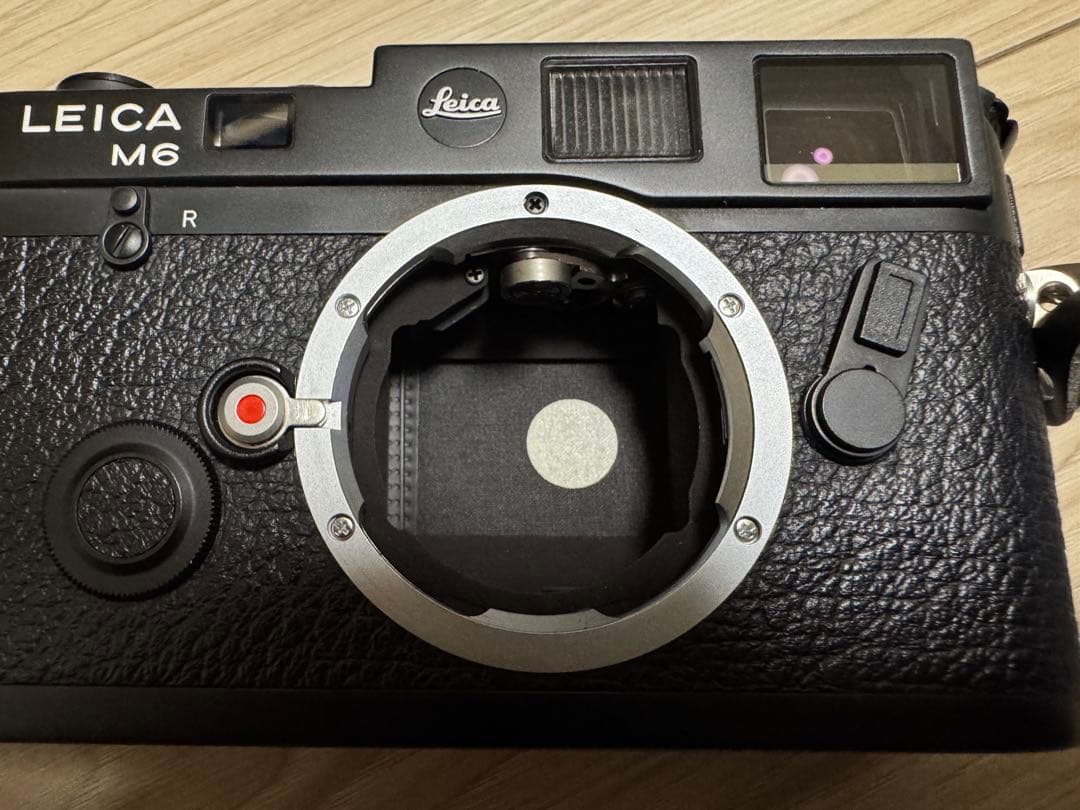 【美品】Leica M6 黒バッジ換装済 (赤バッジ付)