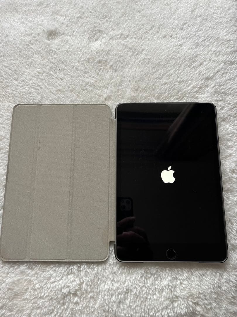 Apple iPad mini4 セルラーシルバー32G カバー付き　初期化済