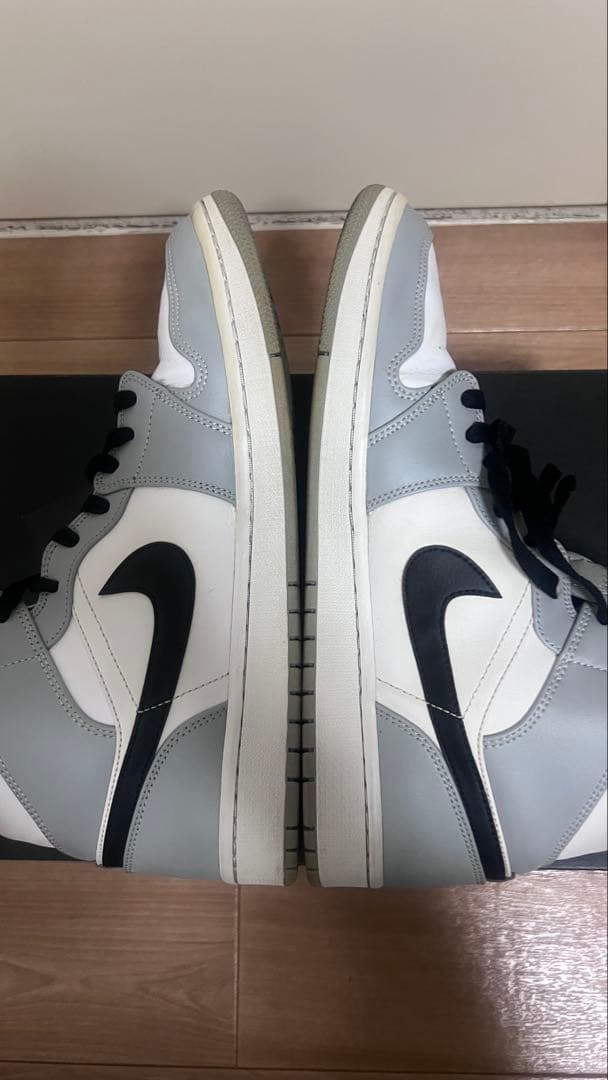 靴 Nike Air Jordan 1 Mid \"Light Smoke Grey