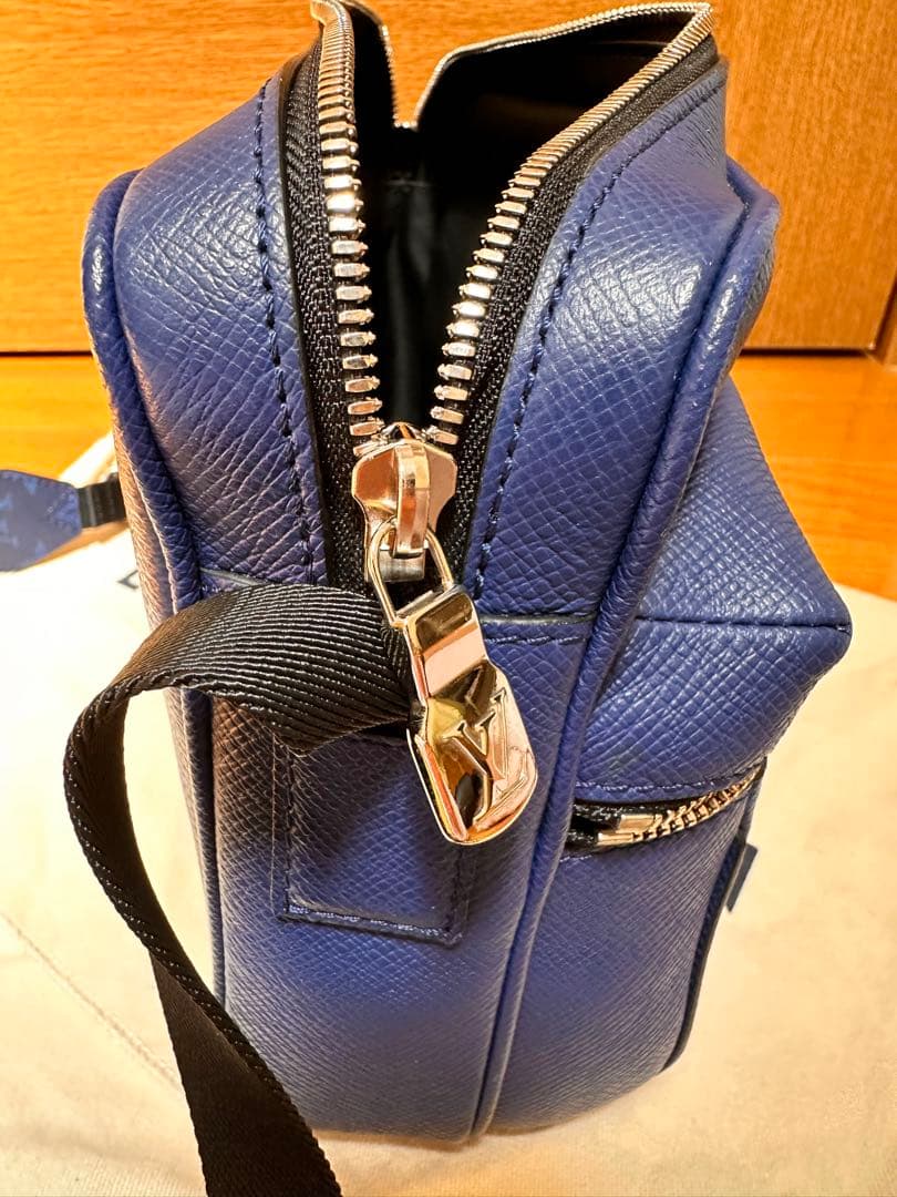 ルイヴィトン ショルダー　タイガラマメッセンジャーPM コバルト 極美品