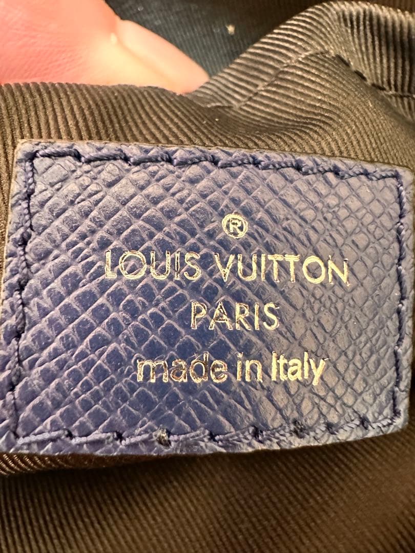 ルイヴィトン ショルダー　タイガラマメッセンジャーPM コバルト 極美品