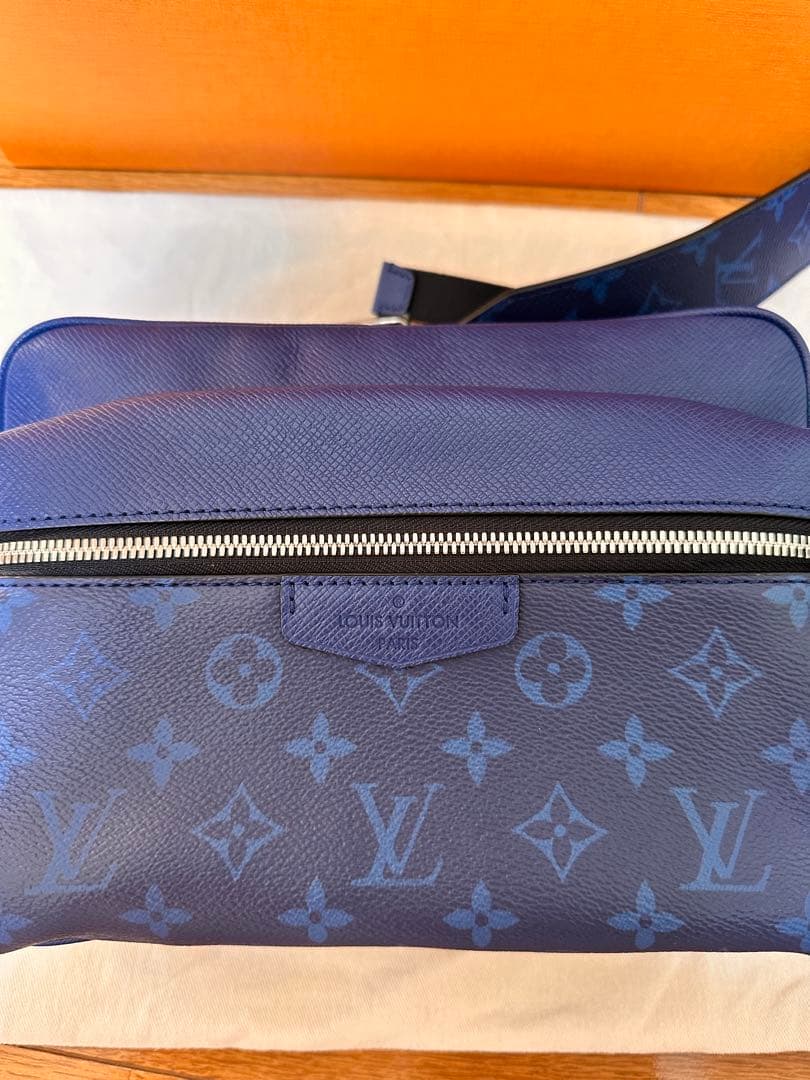 ルイヴィトン ショルダー　タイガラマメッセンジャーPM コバルト 極美品