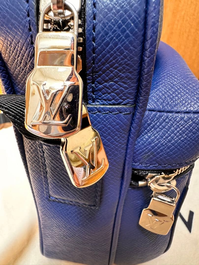 ルイヴィトン ショルダー　タイガラマメッセンジャーPM コバルト 極美品