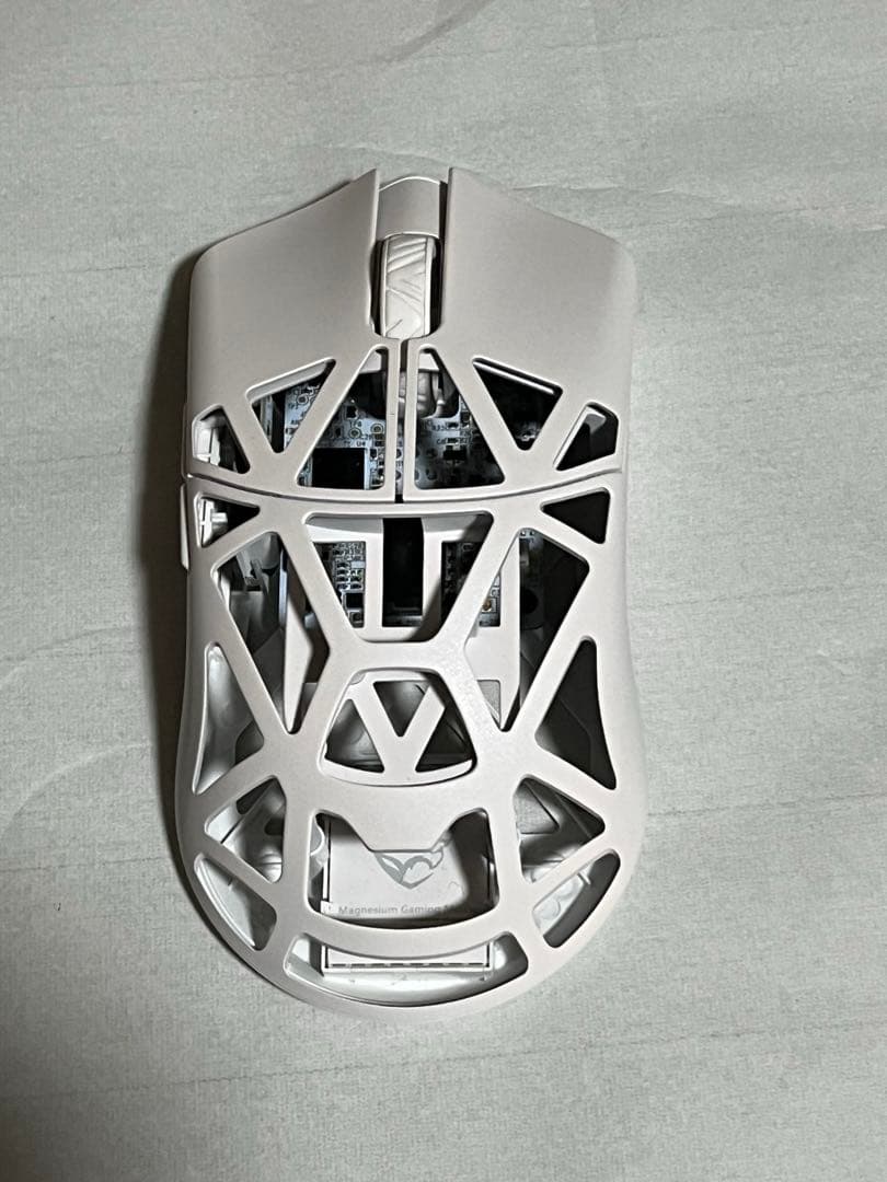 WLMOUSE Beast X Pro サイド穴なし