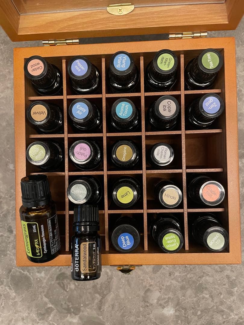 doTERRA エッセンシャルオイル 24本収納ボックス オイル付き