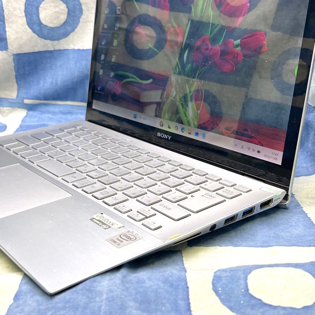 タッチパネル☆人気VAIO♡快適SSD☆i5☆お洒落シルバー♪カメラ！Win11