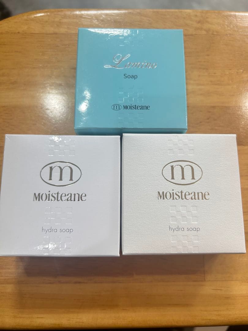 Moisteane Lumiere & Hydra Soap セット