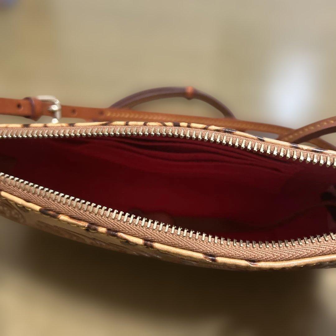 アウラ二 Domney Bourke限定バック