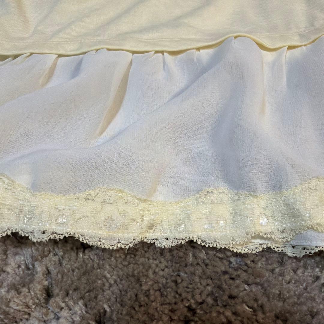 リボン付きホワイトキャミソール　フリル　刺繍 axes アクシーズ