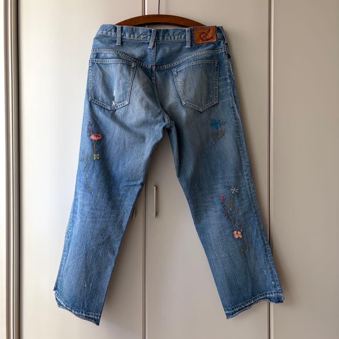 45R ライ麦デニムのクロスビー5遖加エ（アネモネ刺繍）　¥134,200