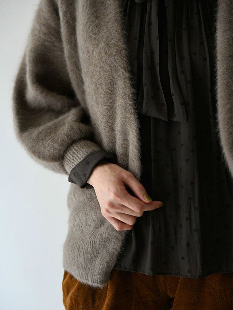 ハグオーワー　フォックスカシミヤカーディガン　カレンソロジー　マディソンブルー