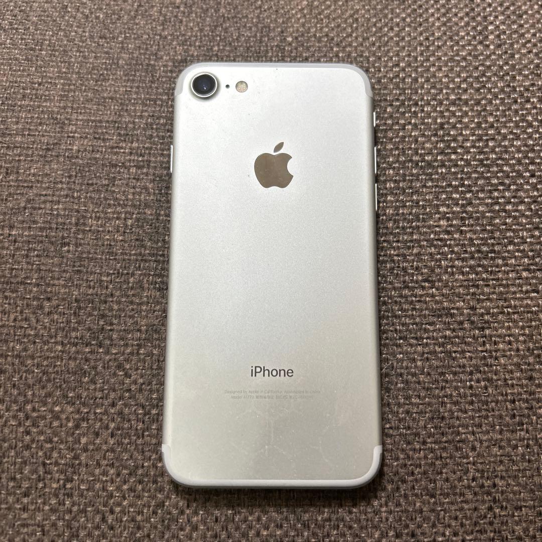 Apple iPhone 7 シルバー 本体128GB