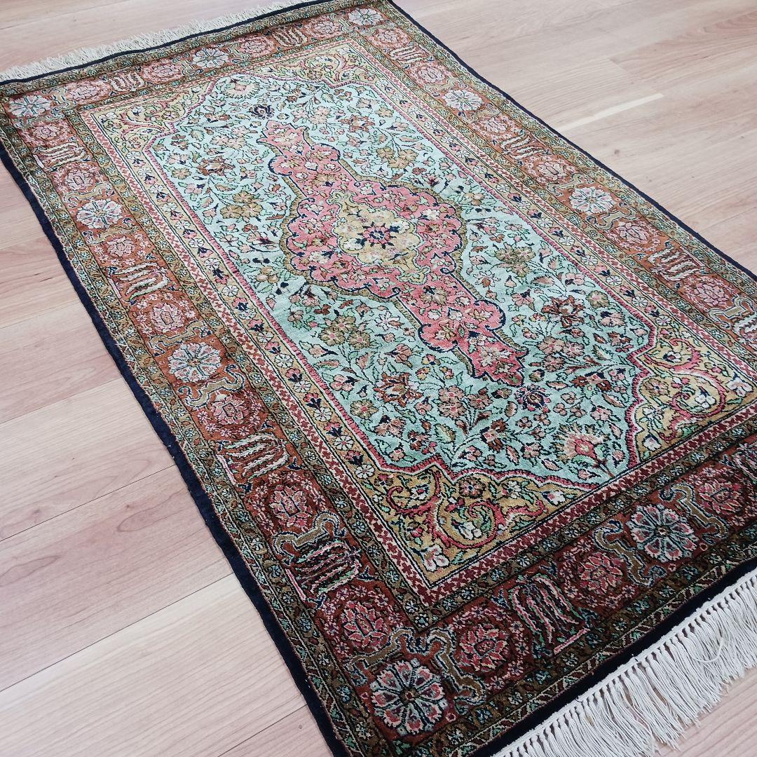 Y3291 高級ペルシャ絨毯 クム産 シルク100% 手織り 130×82㎝