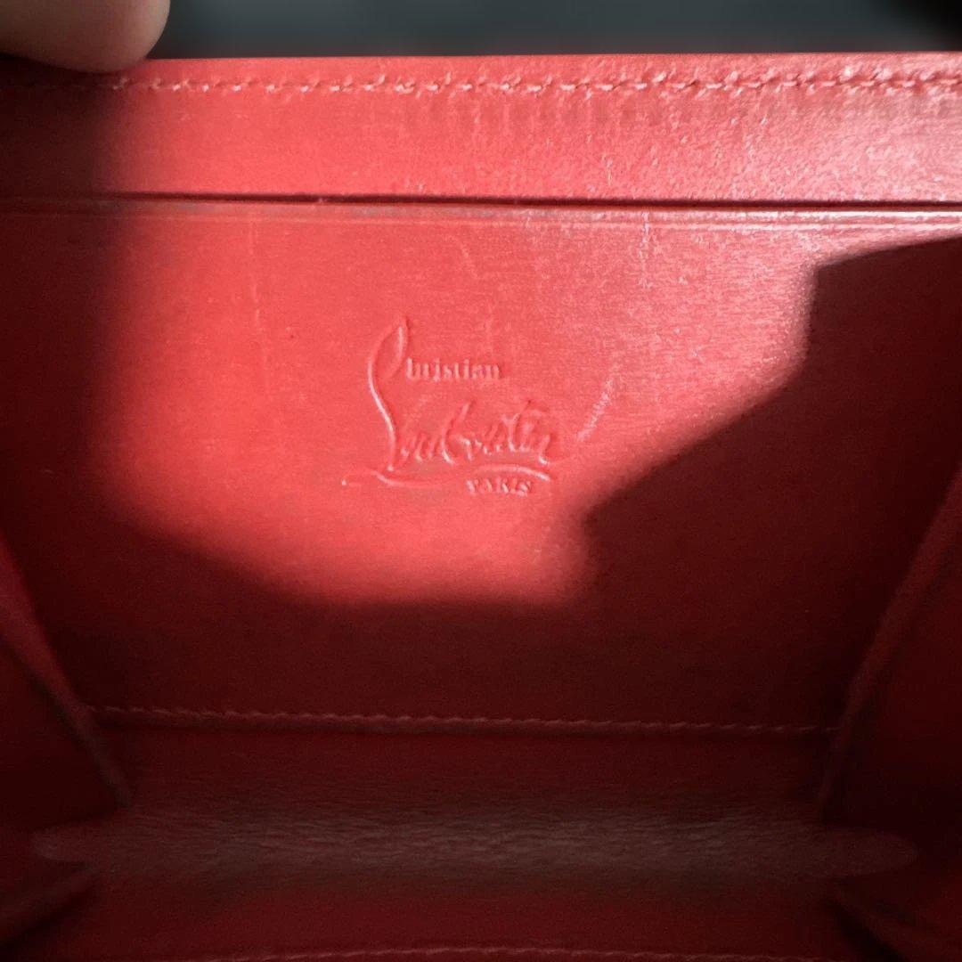 青いレザーケース スタッズ付き　Louboutin