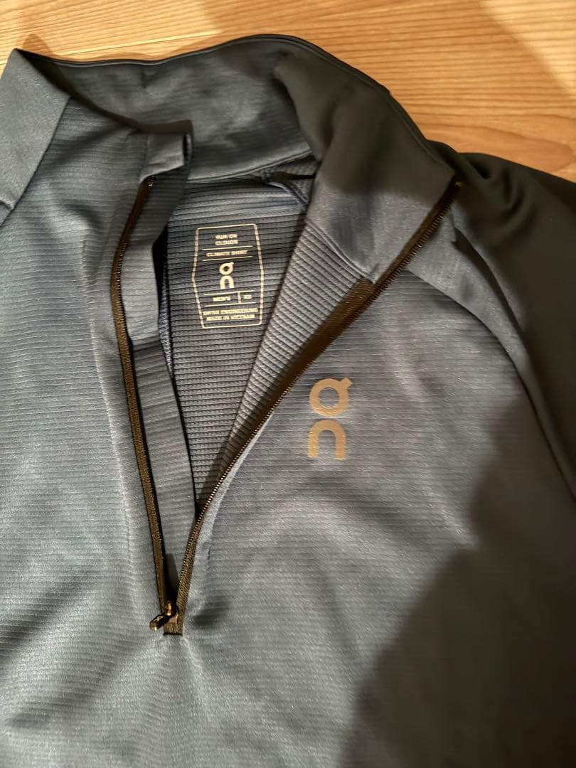 on オン メンズ ランニング ウエア クライメイトシャツ XS カラー:デニム