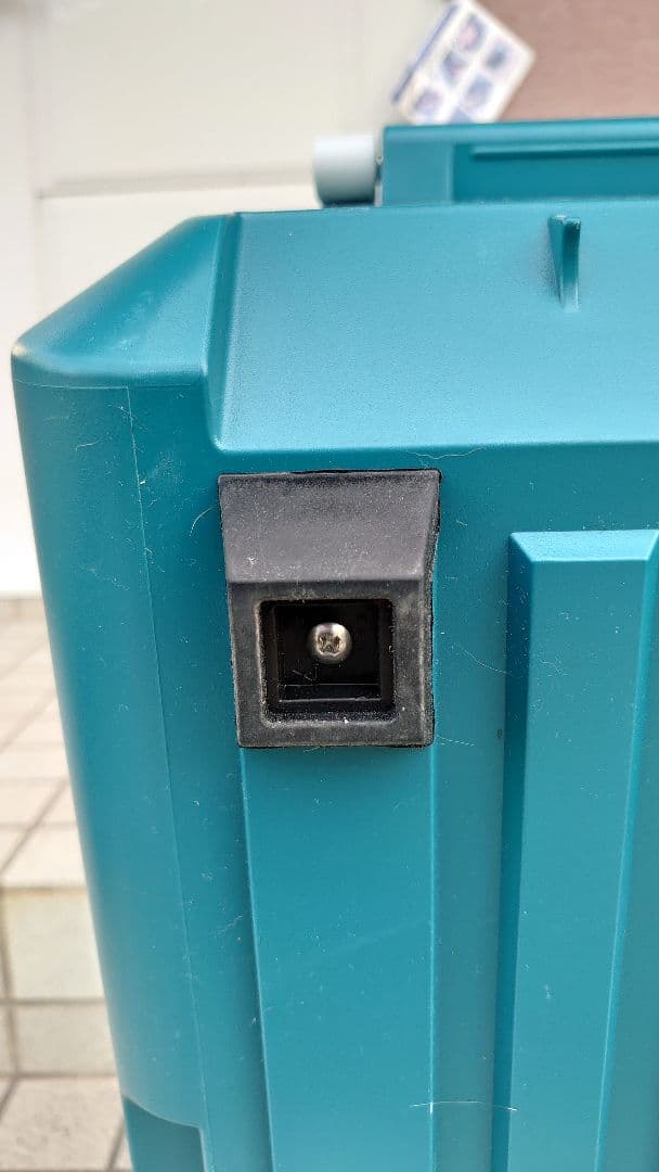 Makita CW180DZ 冷温庫