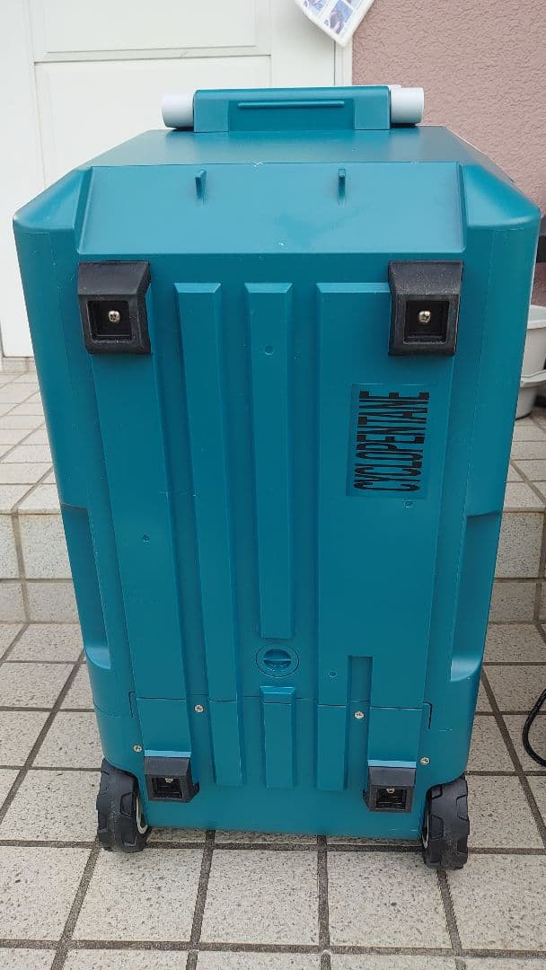 Makita CW180DZ 冷温庫