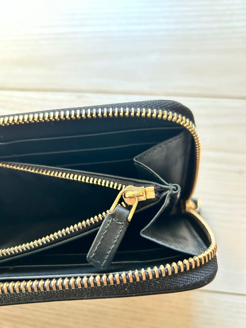 BVLGARI ブラックレザー 長財布　メンズ　レディース　ラウンドファスナー