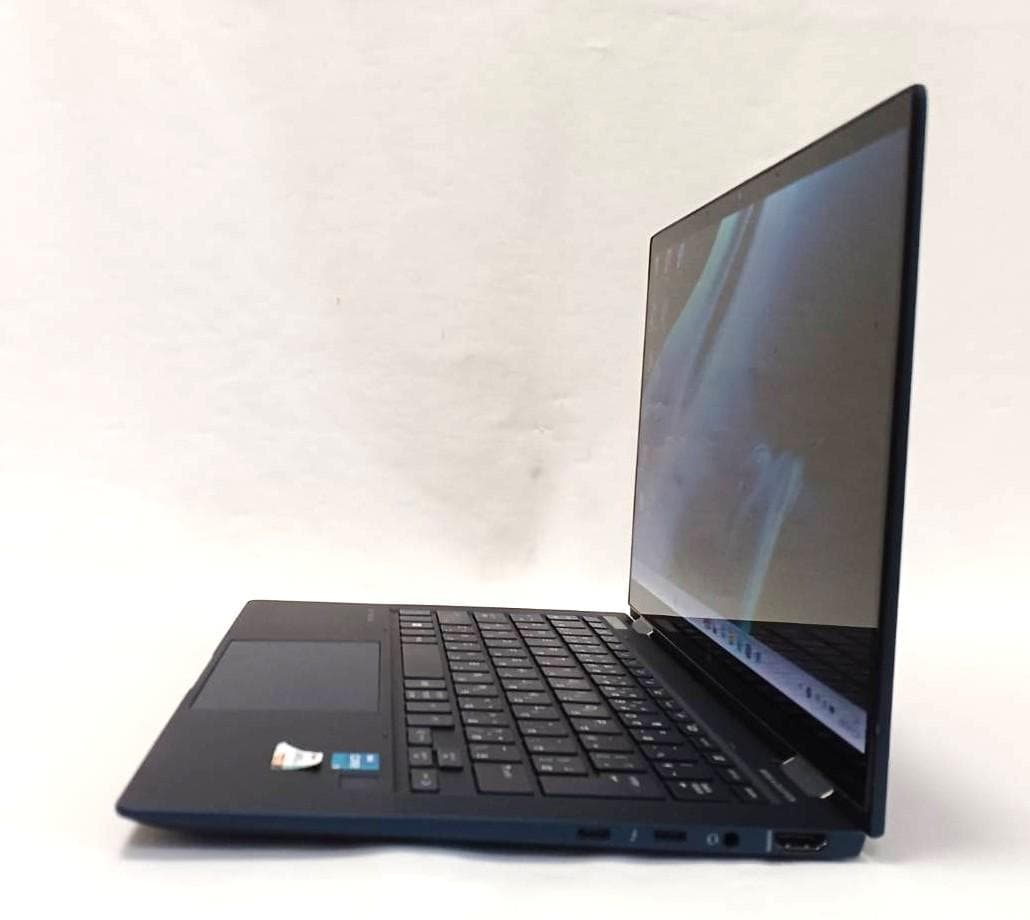 美品 2022年製 軽量 薄型 タッチパネル HP Dragonfly G2