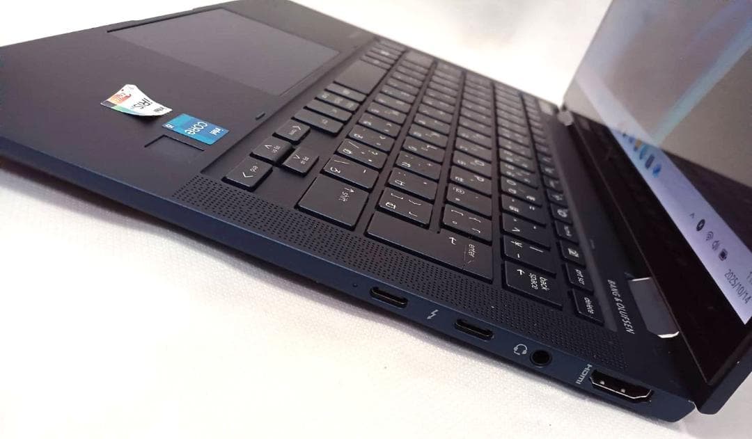 美品 2022年製 軽量 薄型 タッチパネル HP Dragonfly G2