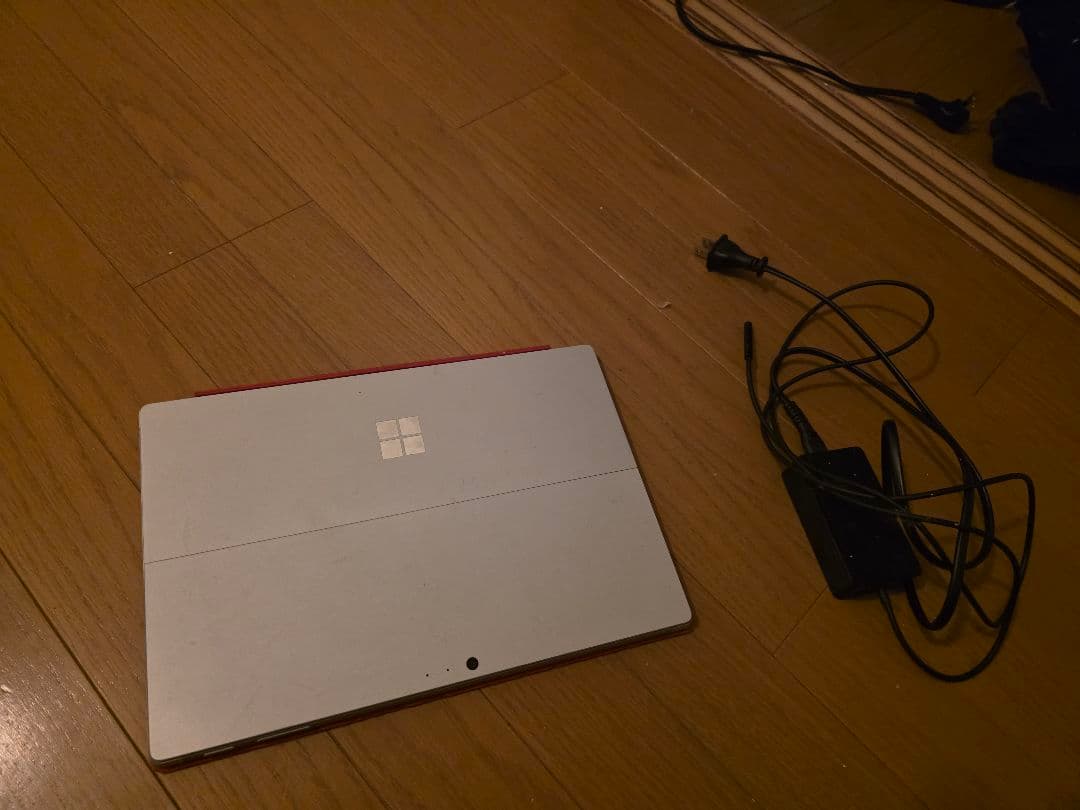 【美品】赤 Surface pro 5☘Core i5第7世代☘8GB☘SSD