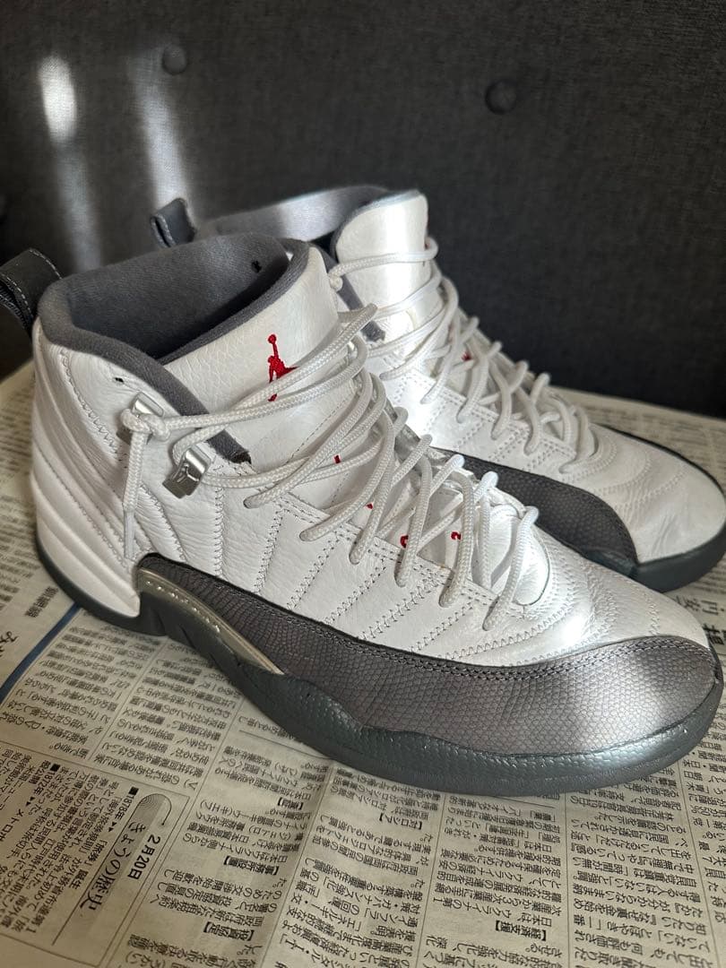 NIKEエアジョーダン12 ホワイト/グレー 28.5cmスニーカー