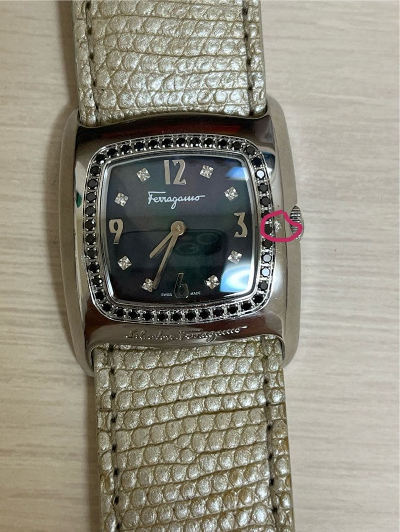 Ferragamo フェラガモ 腕時計ダイヤ&シェル　レディース用