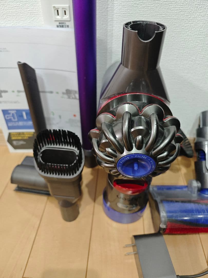 ダイソン Dyson V8 掃除機&ダイソンスタンド付き