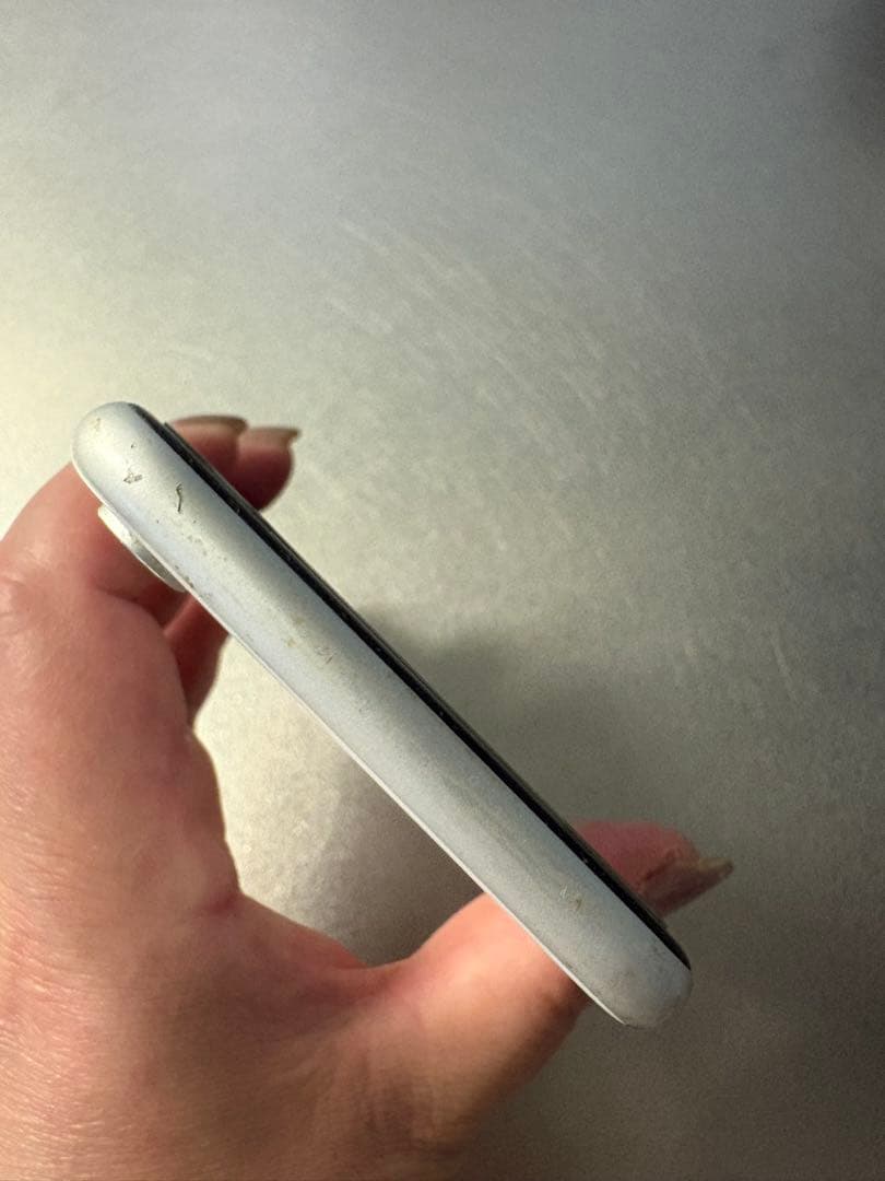 m*i様 Apple iPhone XR ホワイト 本体