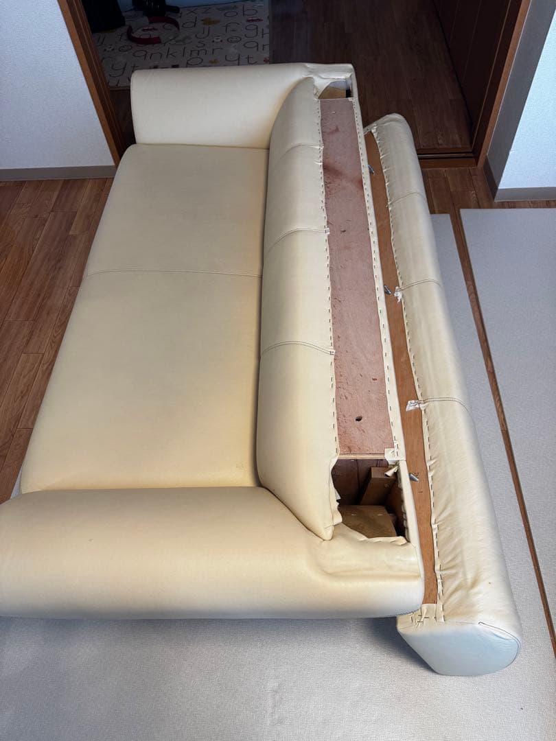 【8/24大幅値下げ】MIYATA asahikawa クリーム色ソファ