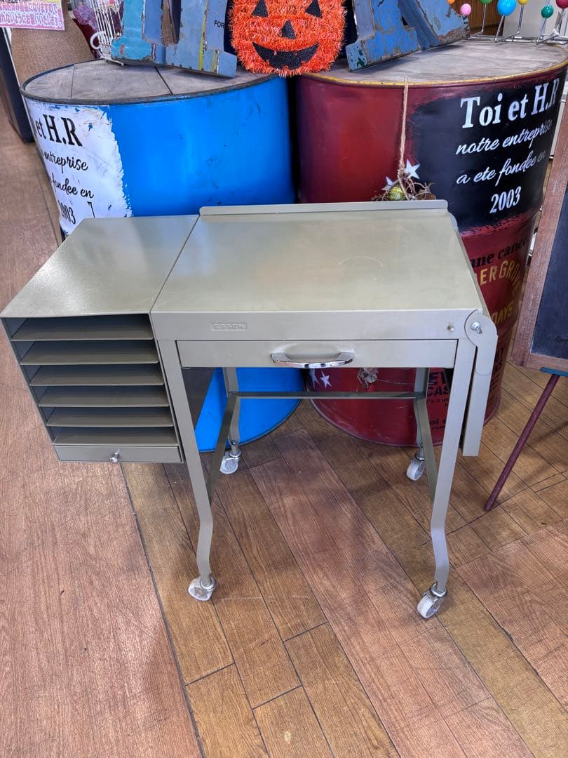 T8 ESSEN スチールデスク