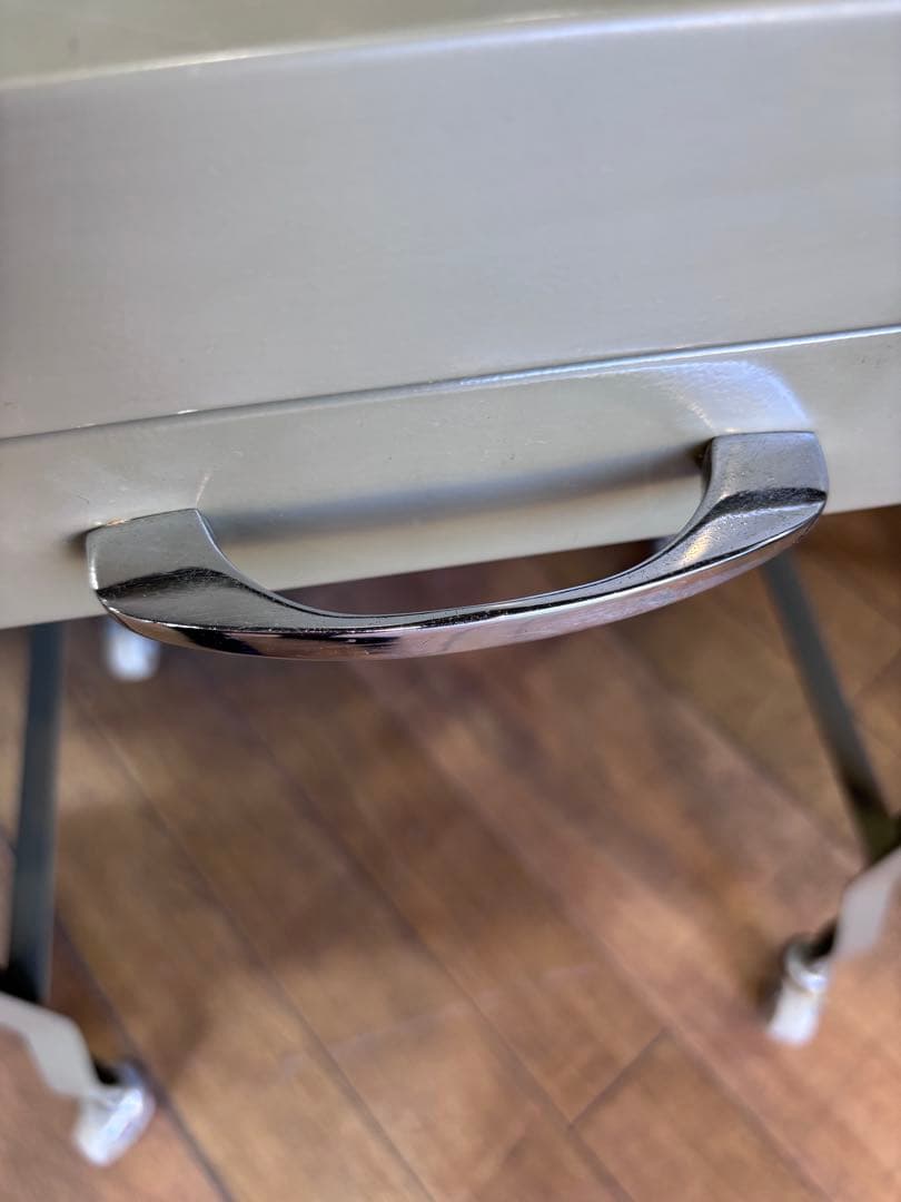 T8 ESSEN スチールデスク