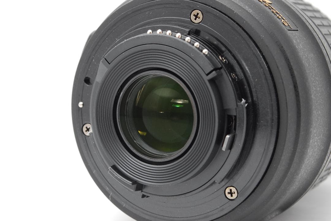 【ショット数８枚　ほぼ新品】Nikon D3200　スマホ転送　箱・付属品付き