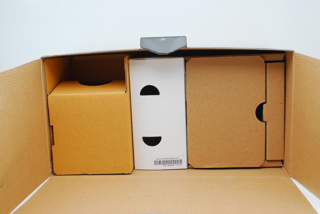 【ショット数８枚　ほぼ新品】Nikon D3200　スマホ転送　箱・付属品付き