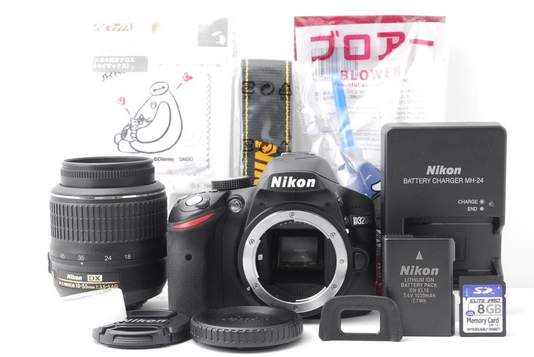 【ショット数８枚　ほぼ新品】Nikon D3200　スマホ転送　箱・付属品付き