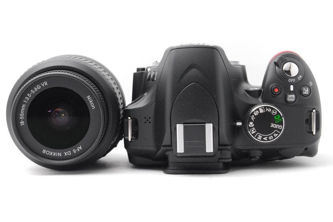 【ショット数８枚　ほぼ新品】Nikon D3200　スマホ転送　箱・付属品付き